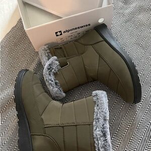 NIB Alpineswiss Olive Green Faux Fur Winter Boots